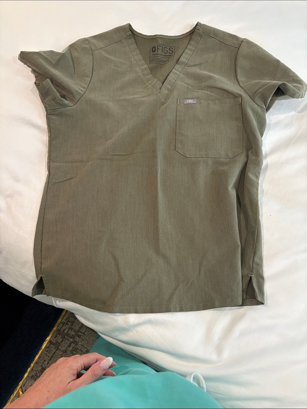 Figs Olive Green V-Neck Scrub Top and Drawstring Jogger Pants Set - Picture 5 of 7